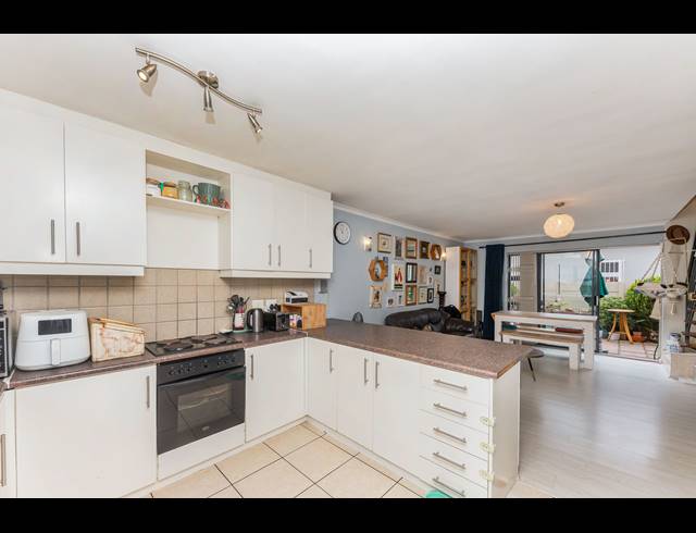 2 BEDROOM FLAT FOR SALE IN PLUMSTEAD